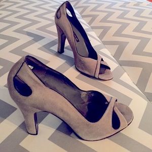 Steven by Steve Madden - Grey suede pumps